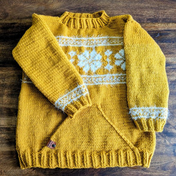 Hand knit ochre yellow Christmas sweater for kids snowflakes Fair Isle 8-10 year - Picture 3 of 6